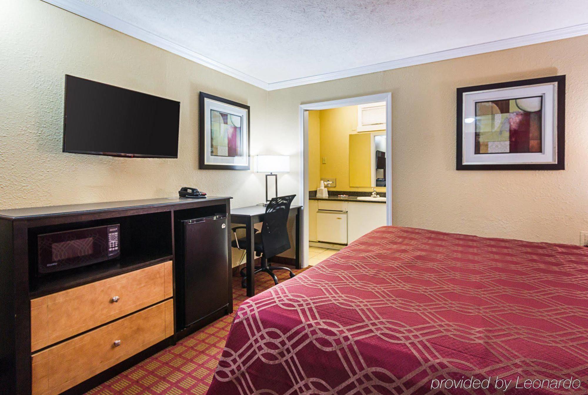 Rodeway Inn West Dodge Омаха Экстерьер фото