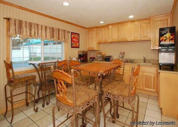 Rodeway Inn West Dodge Омаха Экстерьер фото